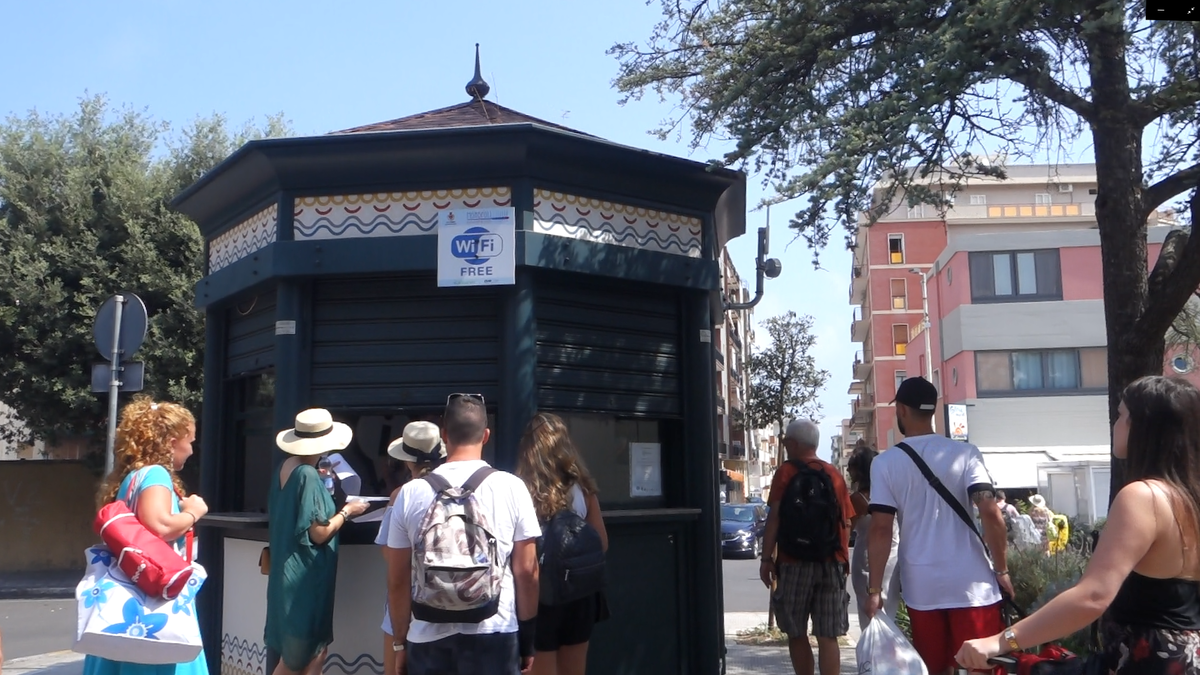 Информационная будка для туристов в Италии