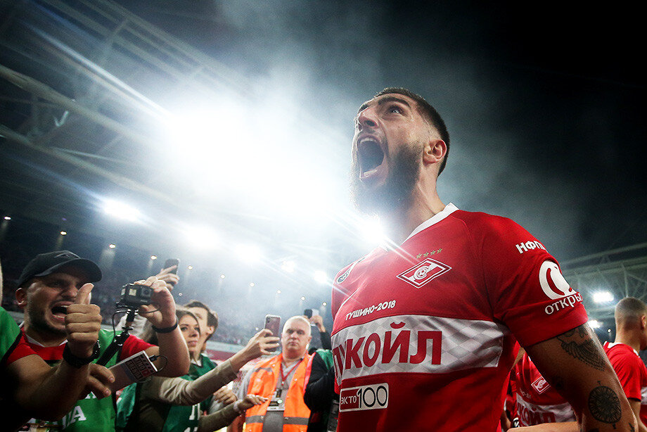 Главный герой центрального матча тура - спартаковский защитник и бомбардир Самуэль Жиго