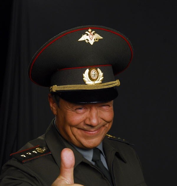 Прапорщик Шматко это мой самый любимый военный)