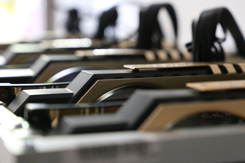 https://cdn.pixabay.com/photo/2017/08/16/14/47/mining-2648004_960_720.jpg