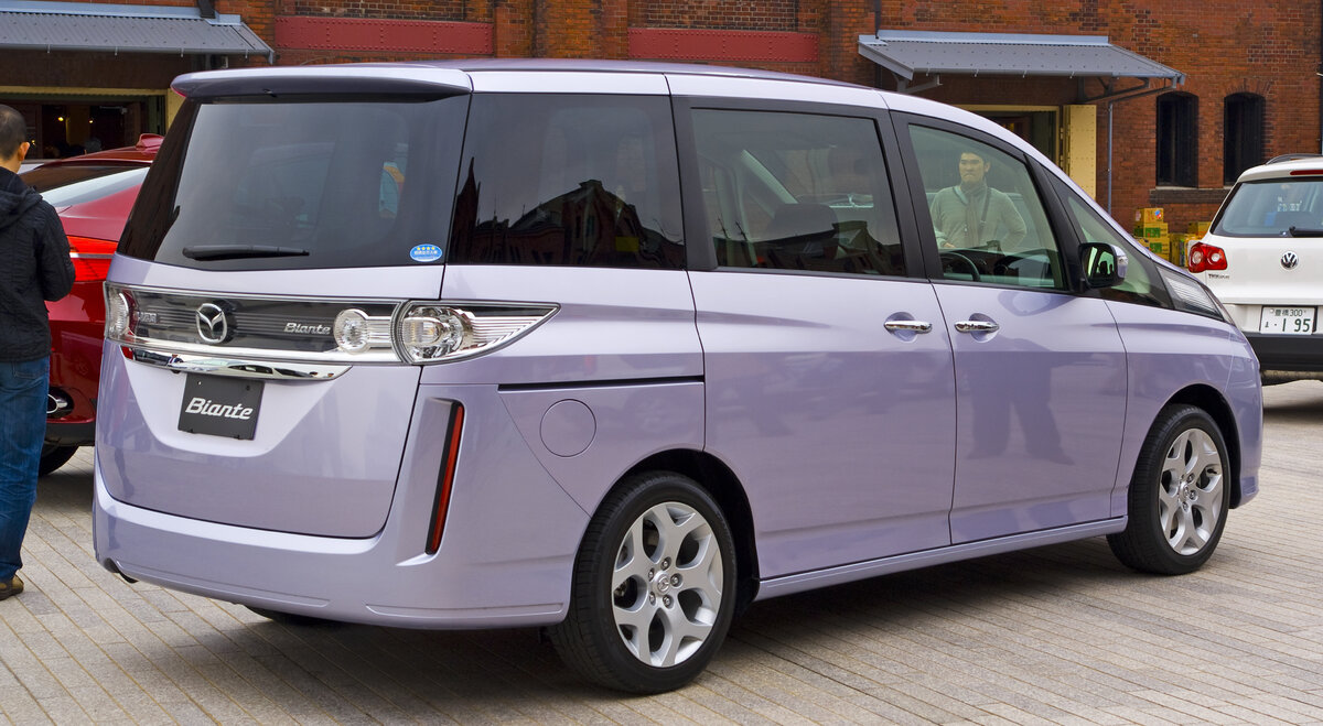 Mazda Biante. Фотография взята с сервиса Яндекс Картинки. 