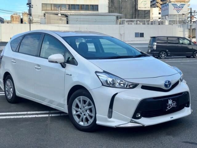 Toyota Prius Alpha 2015