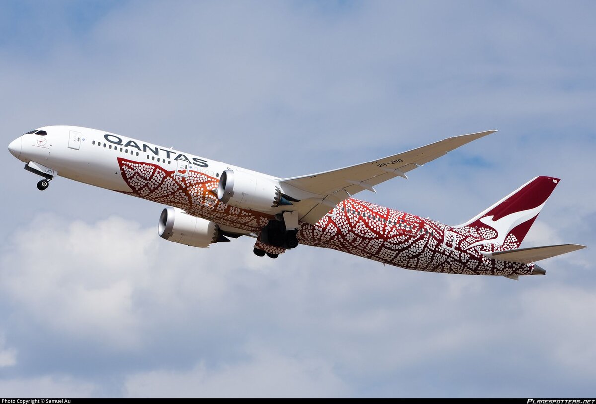 Для ультрадлинных маршрутов Qantas использует Boeing 787-9, но ждёт персональных проектов от обоих производителей, чтобы перевозить больше пассажиров. Однако может и не дождаться: вряд ли рейсы длительностью свыше 20 часов будет совершать ещё кто-либо, поэтому инвестиции в доработку серийных образцов могут для Airbus и Boeing и не окупиться. А сейчас не то время, когда престиж дороже денег