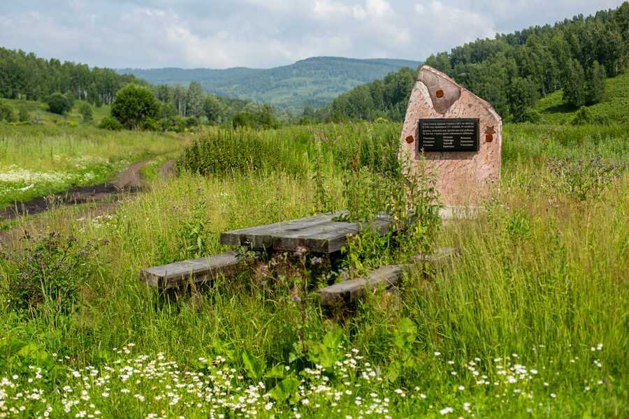 Урочище красноярском крае. Река Ирба Красноярский край. Памятники исчезнувшим деревням. Памятные знаки на месте исчезнувших деревень. Нижняя быстрая Курагинский район.