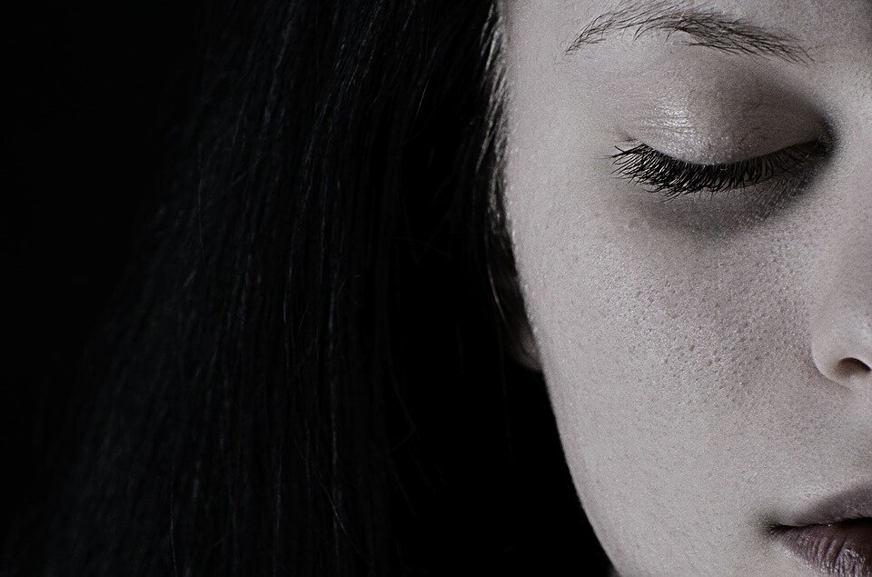 https://pixabay.com/photos/girl-depression-sadness-face-skin-1098612/
