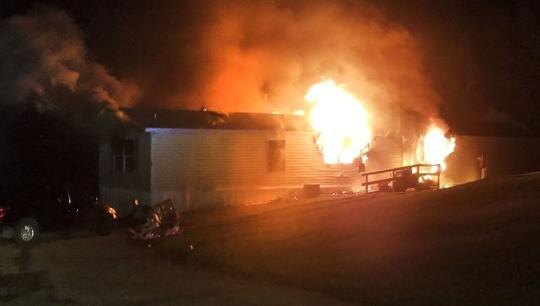 Соседи Катрины по парку сделали снимок ее горящего дома