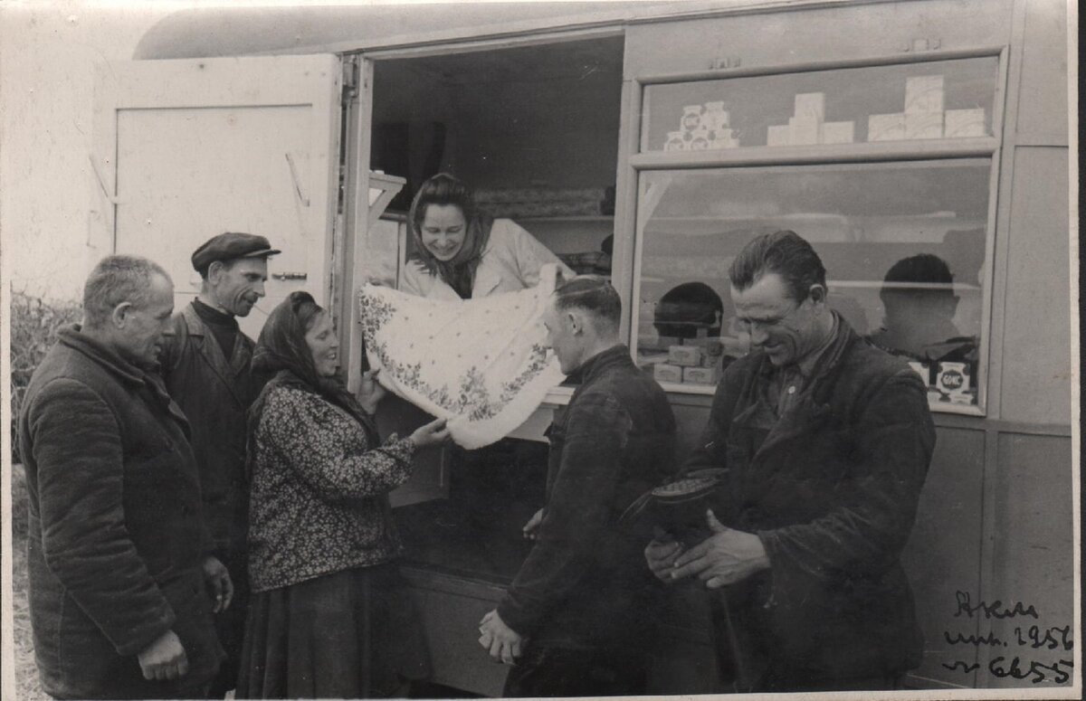 Автолавки в СССР - один из ярких признаков времени