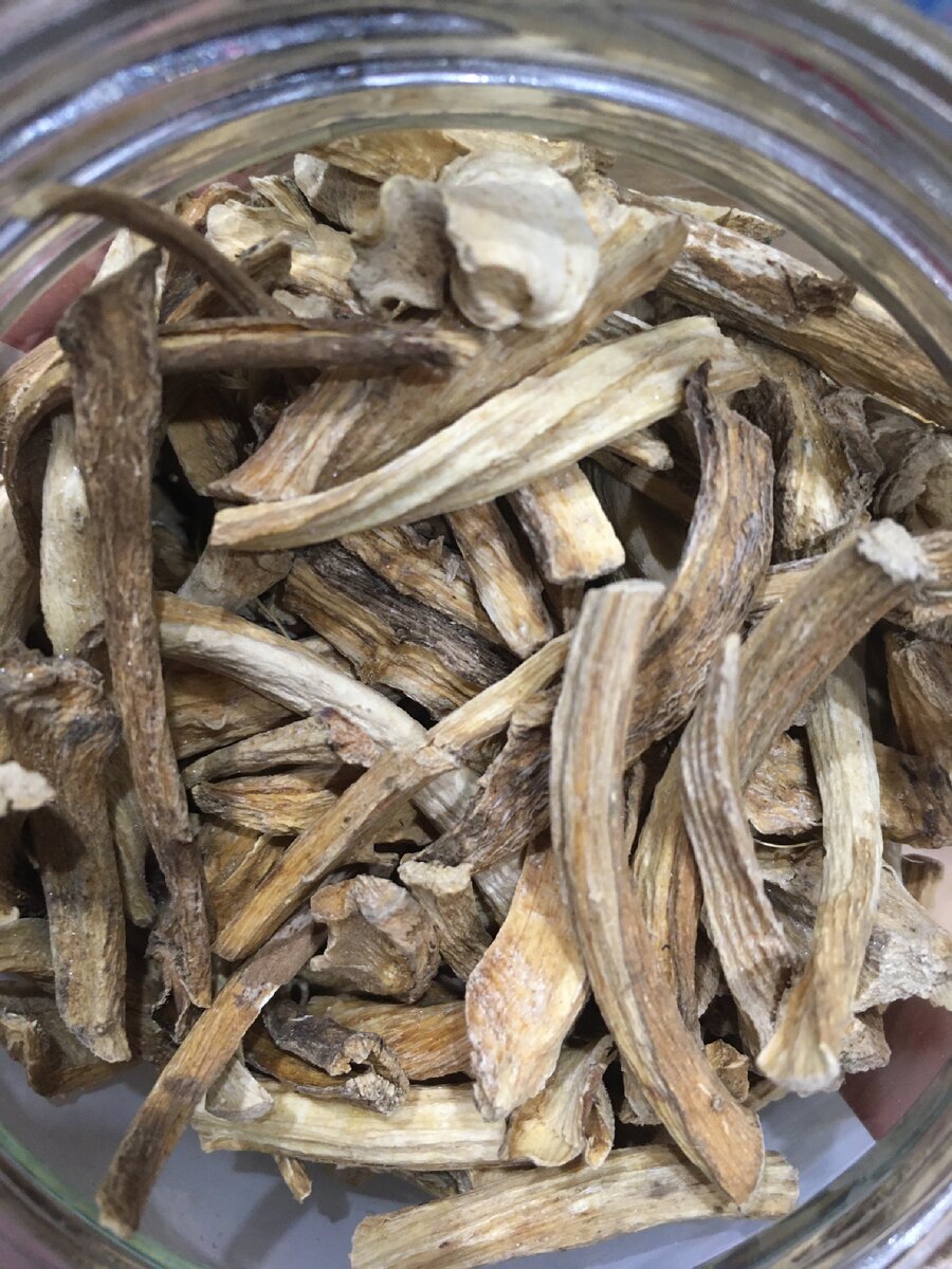 Сушеные корни девясила