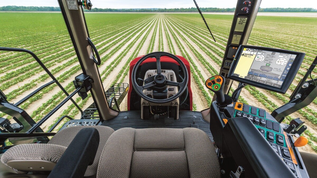 Фото: assets.cnhindustrial.com
Элементы управления трактора Case IH