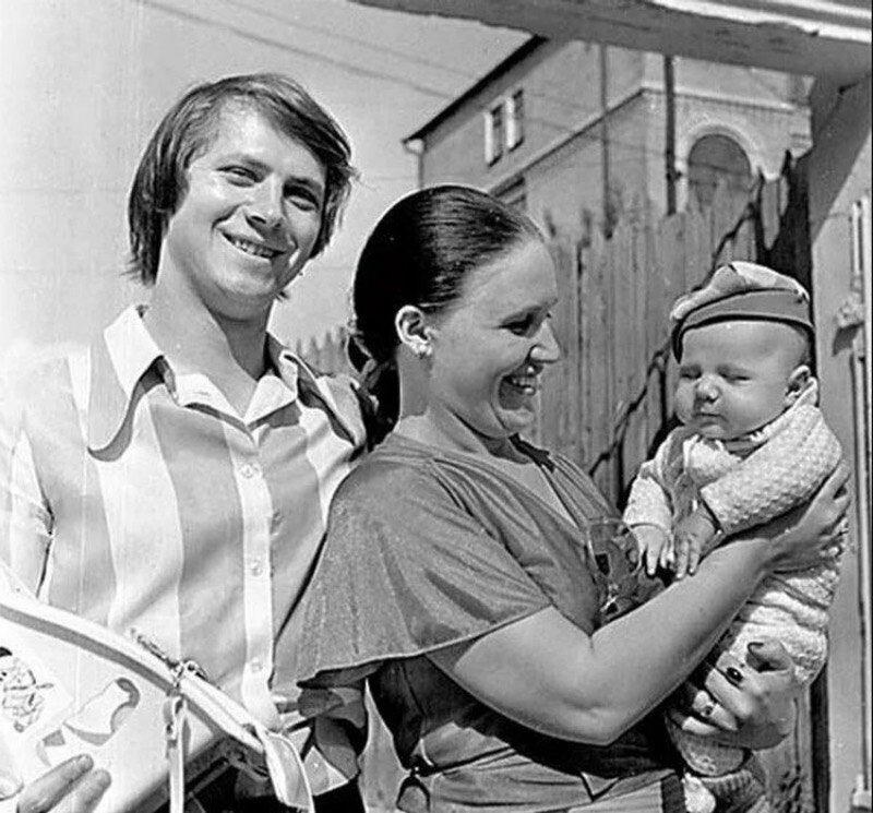 Надежда Бабкина и Владимир Заседателев с сыном Даниилом