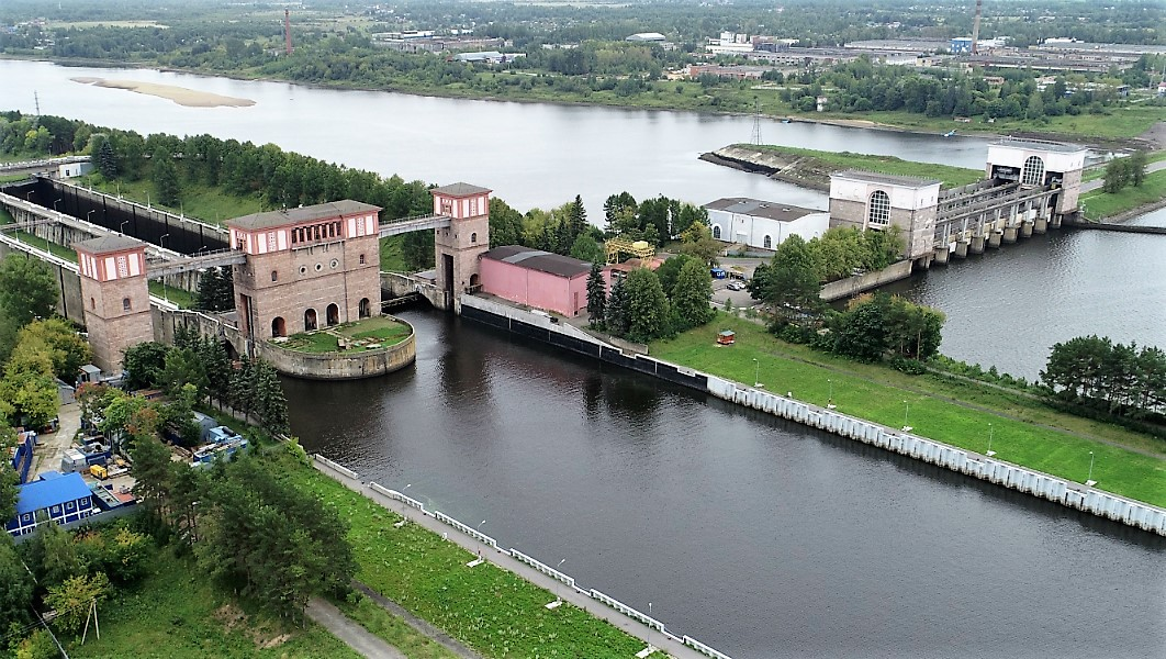 Рыбинская ГЭС Рыбинск. Рыбинск плотина. Дамба шлюз Рыбинск. Рыбинская ГЭС шлюзы.