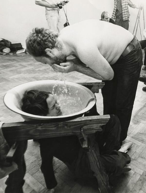 Документация перформанса КвеКулик "Активности с головой", 1978 год, фотография https://culture.pl/
