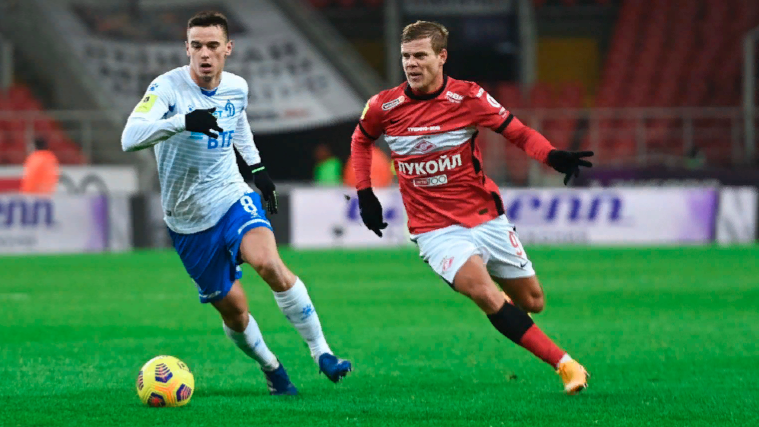 "Спартак" и "Динамо" гонятся не только за мячом, но и за лидерами. Фото: https://premierliga.ru/news/rfpl/news_25919.html