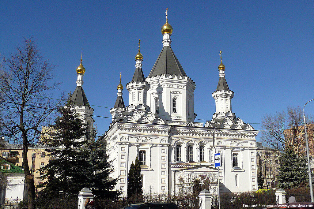 Храм архангела михаила на фрунзенской. Саввинский монастырь в москве на девичьем поле. Храм архангела михаила на девичьем поле расписание богослужений. Храм на девичьем поле расписание. Храм на девичьем поле расписание.