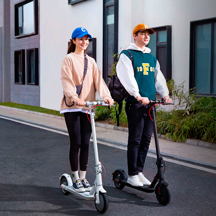 Xiaomi Mi Scooter 3 Lite – «молодежная» версия электрического самоката Mi Scooter 3. Устройство получило более тонкую раму и расширенную платформу для ног.-4