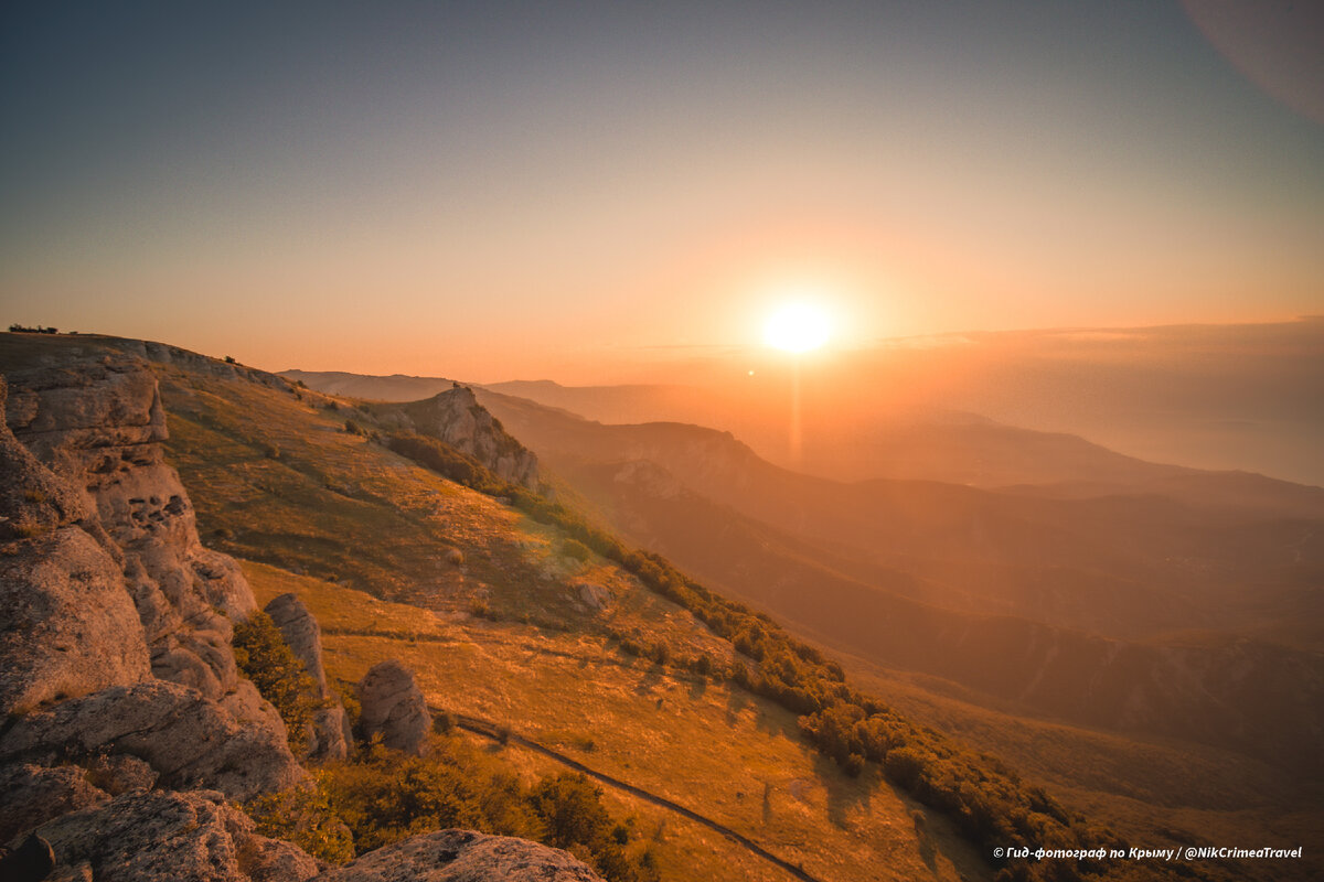 Рассвет на горе Аленга, Крым. Фото: Никита Крымский