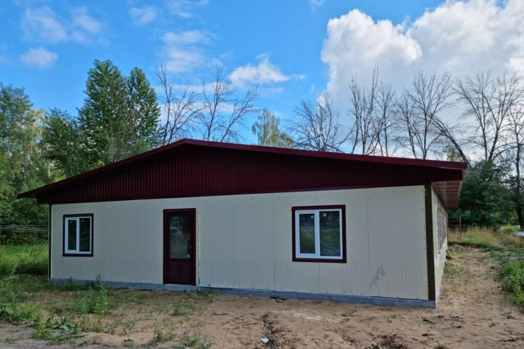 В Тверской области в пос. Изоплит ставят новую мобильную амбулаторию