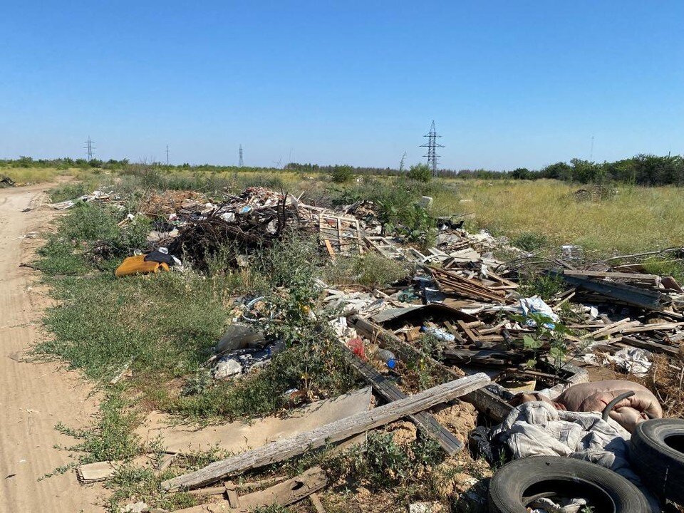     Вокруг мемориала устроили большую свалку. Фото: природоохранная прокуратура