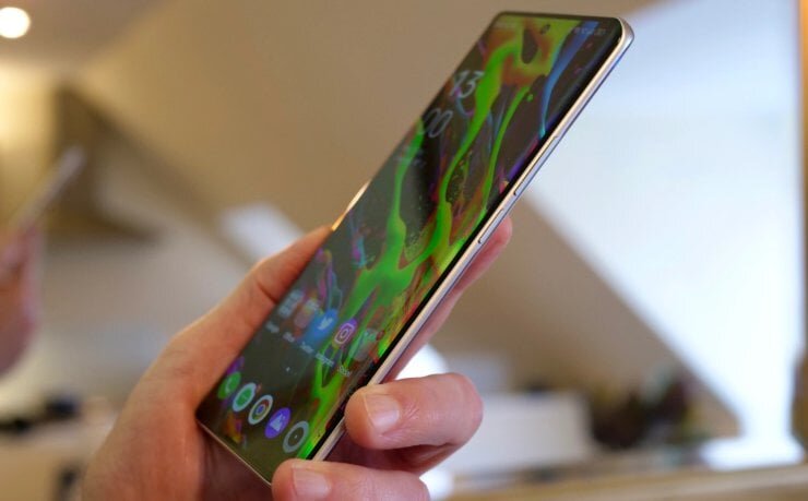    Экран-фонтан и выглядит красиво, и с практической точки зрения довольно удобен