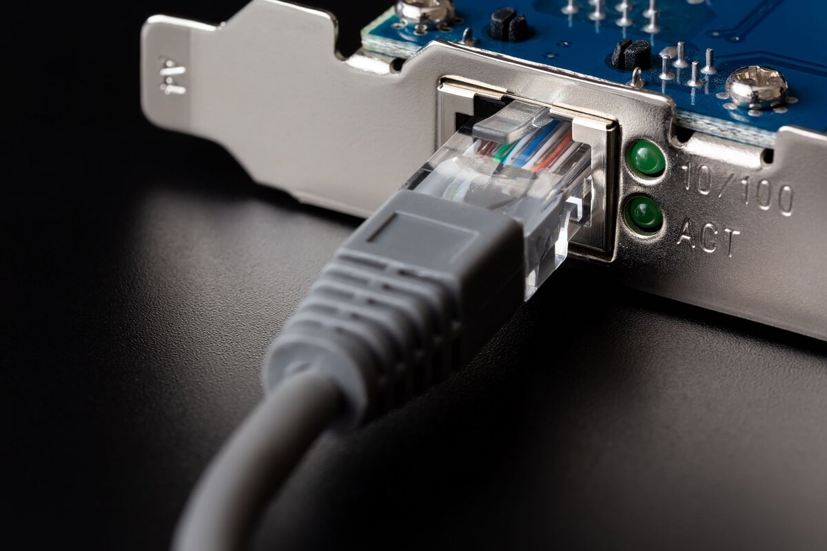 Еще 10 лет назад скорость интернет-соединения в 100 Мбит/с считалась вполне приличной и комфортной. Сегодня же 100 Мбит/с - это уже вчерашний день, и пользователи активно переходят на тарифы 200, 300 Мбит/с и выше.