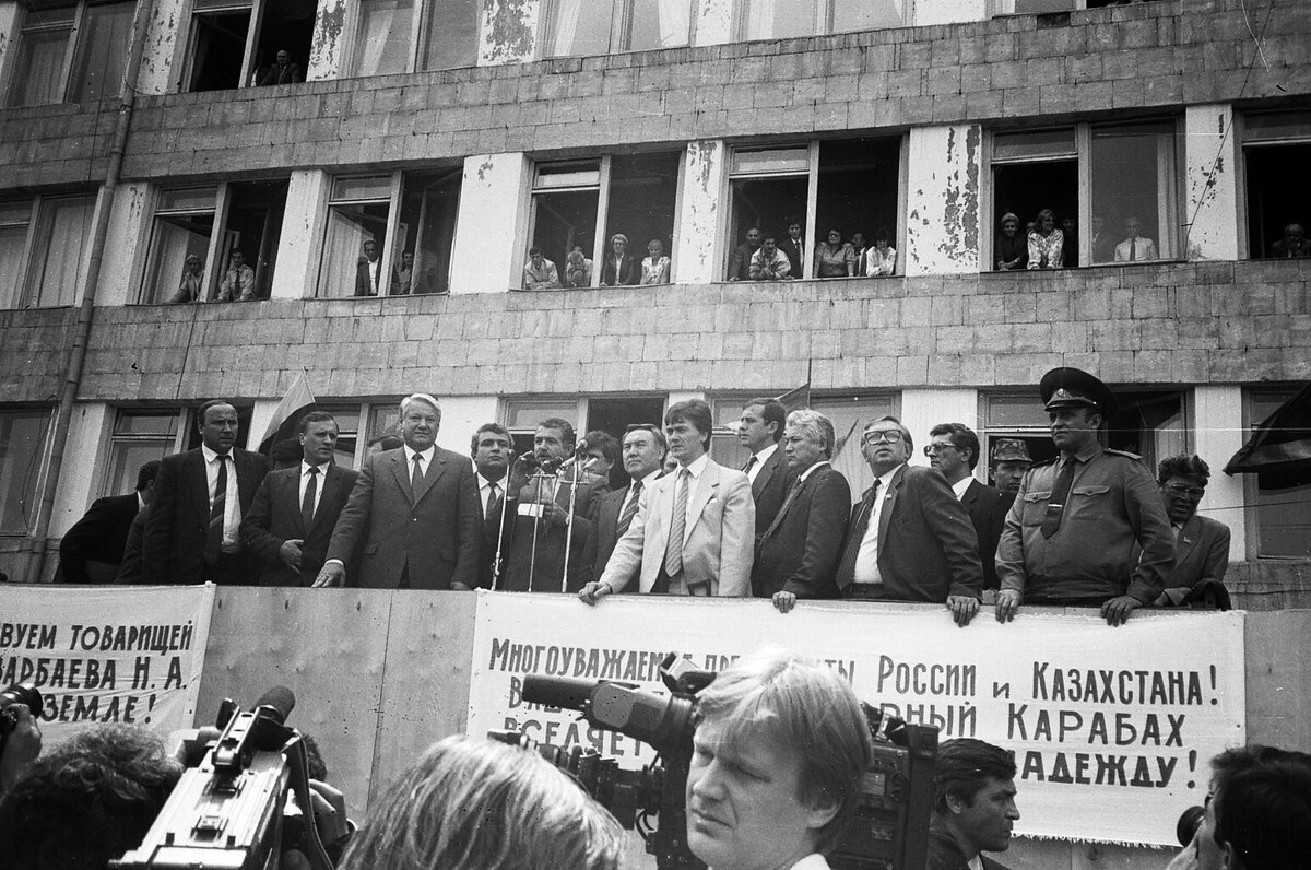 Президенты РФ и Казахстана Б. Ельцин и Н. Назарбаев в  Степанакерте, сентябрь 1991 года