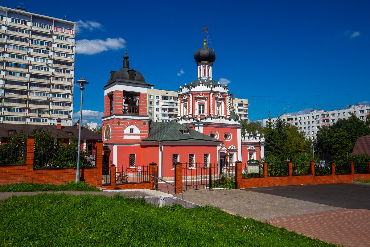 Храм Троицы в Коньково (исторически - храм Сергия Радонежского, сначала в селе Сергиевском, позже в Коньково-Сергиевском, ещё позже - в Коньково). Москва. Фото автора статьи 