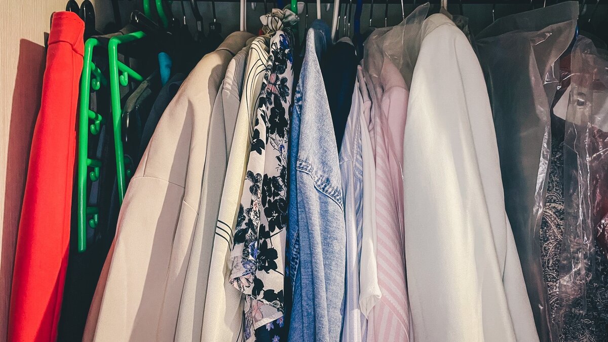     Жительница Минусинска заказала в интернете платье, которое оказалась не похоже на фото с сайта. Из-за этого она пошла в суд.