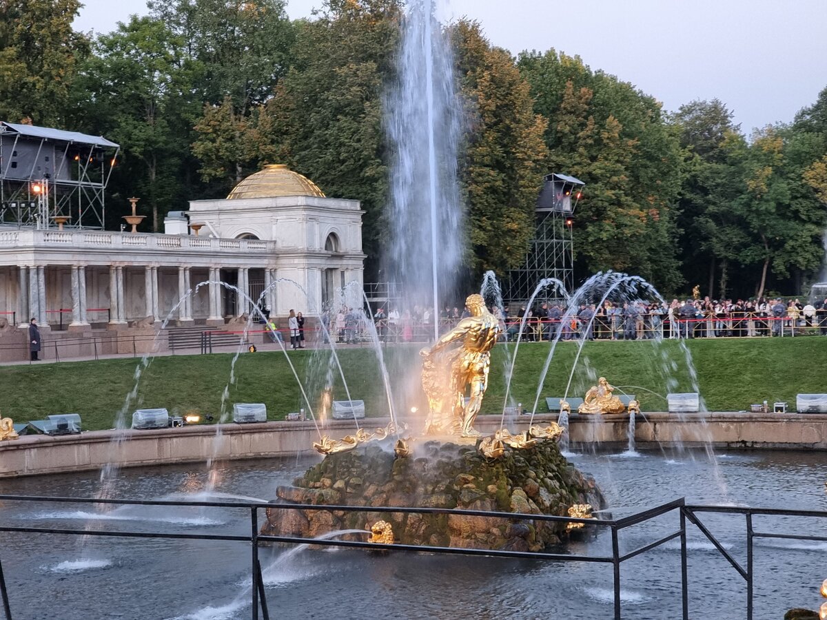 Когда закрываются фонтаны в петергофе