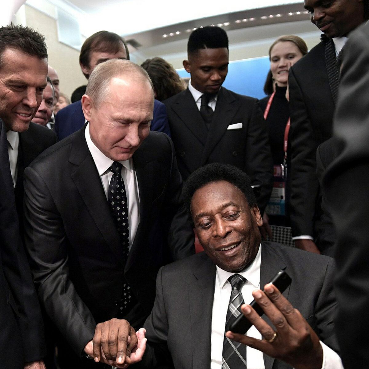 Селфи с путиным. Пеле в России. Пеле 80 лет. Пеле Марадона Путин. Селфи с Пеле