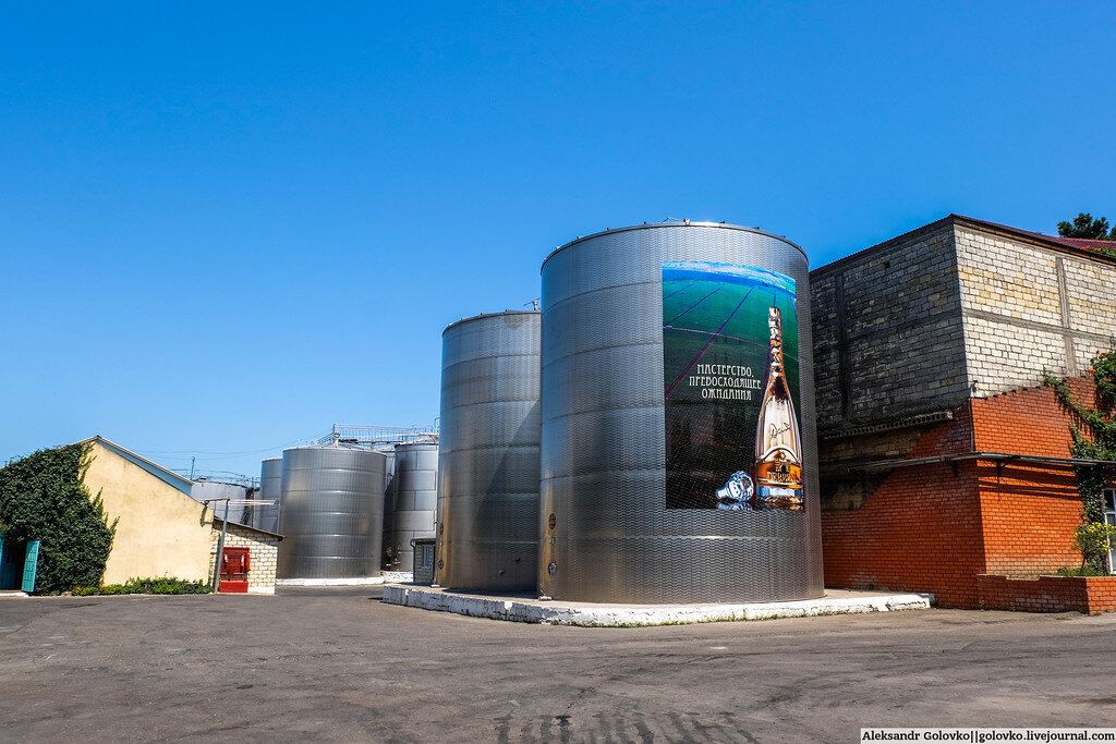 Дербент винный завод. Дербент завод коньячный завод. Дербентский завод дагестан. Дербентский коньячный комбинат дербент. Дербент коньячный завод павел.