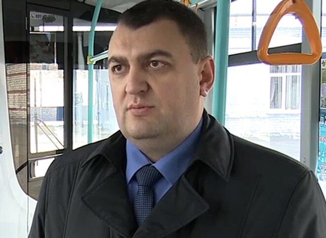 Сергей Кулик Сергей Николаевич Кулик родился 3 марта 1981 года в поселке Добрятино, Гусь-Хрустального района Владимирской области. В 2008 году закончил РГСХА имени П. А. Костычева. В 2016 году получил степень магистра по направлению «Эксплуатация транспортно-технологических машин и комплексов». До 2017 года успел побывать руководителем МУП «Рязанская автоколонна №1310» и «Управление рязанского троллейбуса». 5 октября 2017 года назначен начальником управления транспорта администрации Рязани. 
