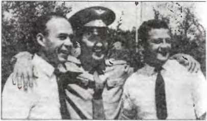 Экипаж «Союза-11»: командир корабля подполковник Г. Т. Добровольский (в центре), борт-инженер В.Н. Волков (справа), инженер-исследователь В. И. Пацаев.