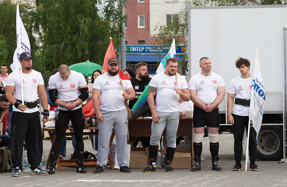  Рассказывая о фестивале "БелМелФест2017"  нельзя не рассказать о соревнованиях по силовому экстриму, прошедших в рамках фестиваля.
Сильные мужчины это круто, это интересно и очень зрелищно. А потому поболеть, да  и просто посмотреть собралась немало зрителей.

