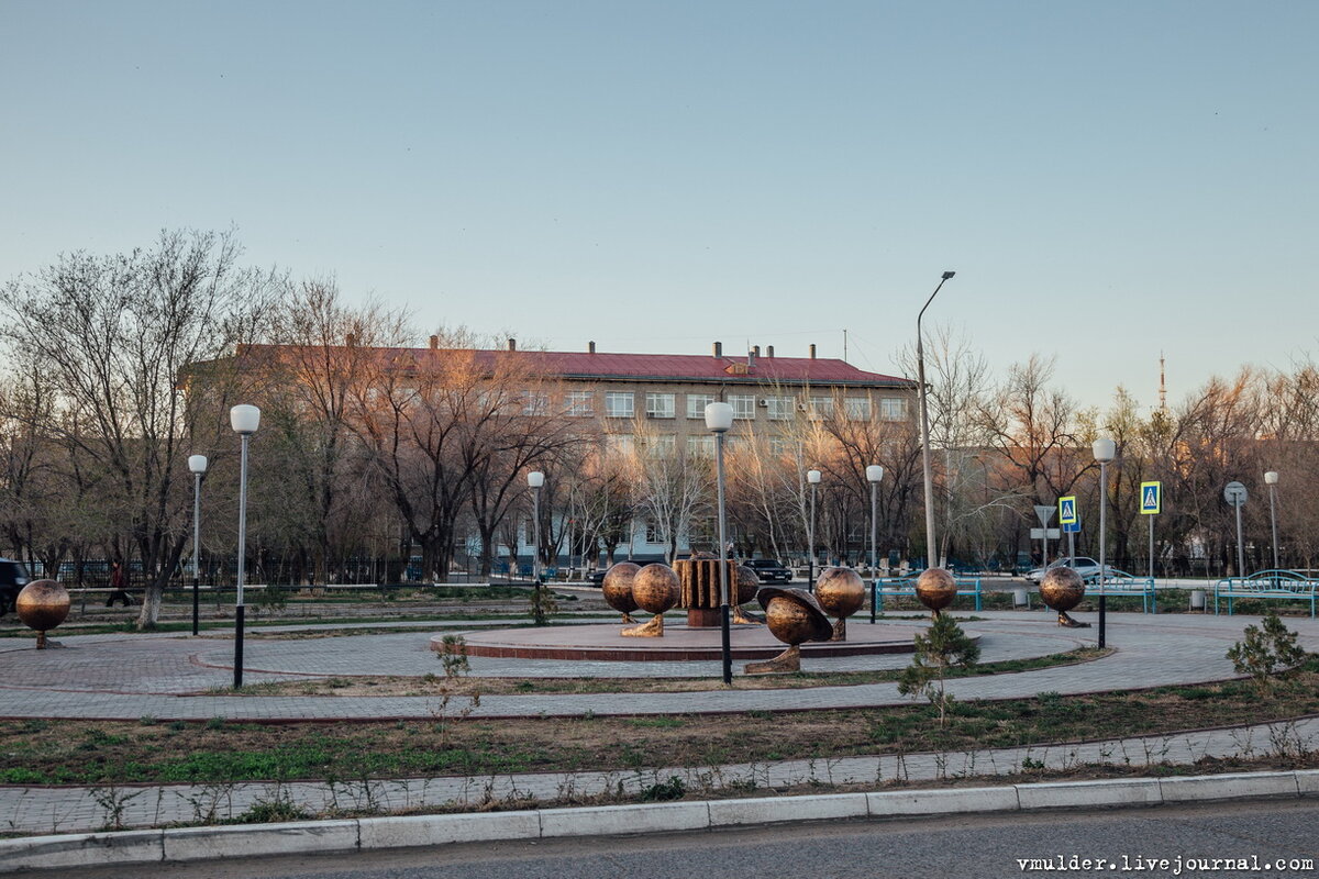 Город ленинск. Байконур закрытый город. Байконур город зима. Закрытый городок Байконур фото. Казахстан город Ленинск Даманский район.