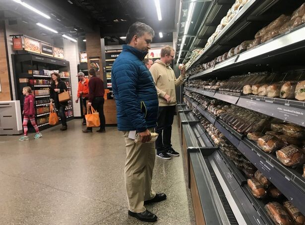 В супермаркете Amazon Go продается еда, напитки, бытовая химия, посуда и другие товары первой необходимости