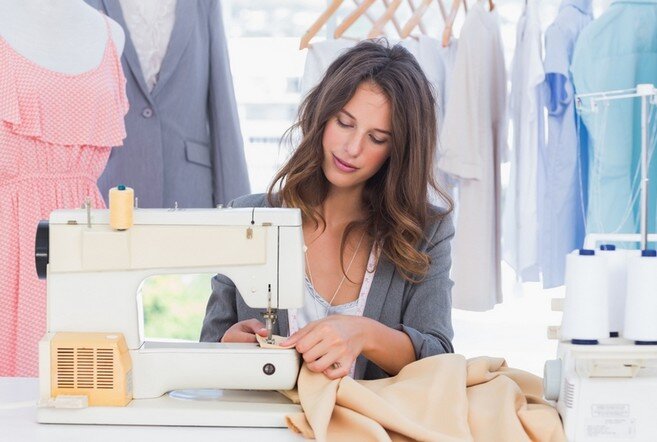  Светлана БОГИНЕВСКАЯ, имея за плечами многолетний опыт пошива одежды от юбки до пальто и меховой ушанки, поделилась пятью печатными изданиями по шитью, которые оказались мега-полезными в ее практике. А также списком бесполезных книг, на которые не стоит даже тратить свое время. 