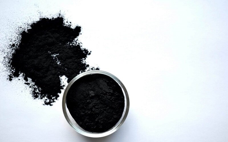 Чёрная маска: рецепт с углём и желатином