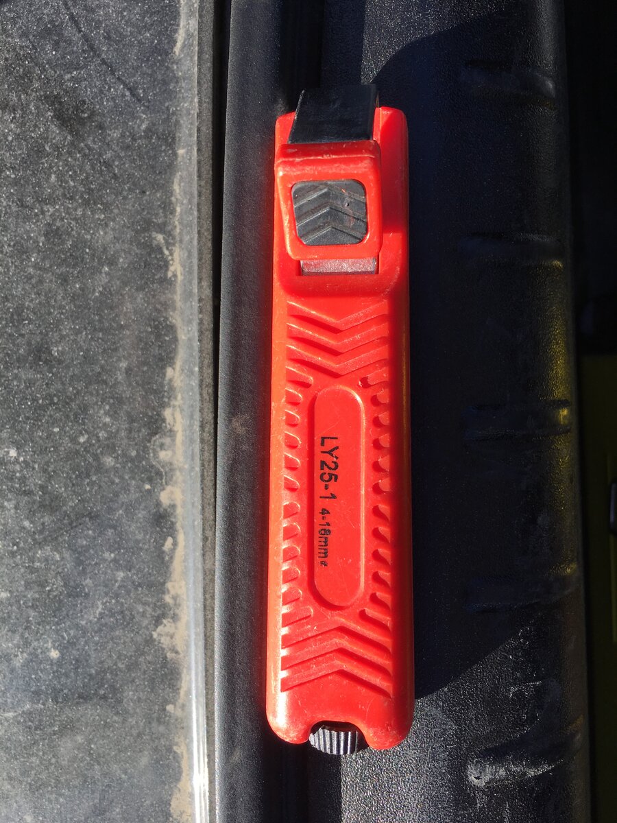 Нож для снятия изоляции с круглых кабелей