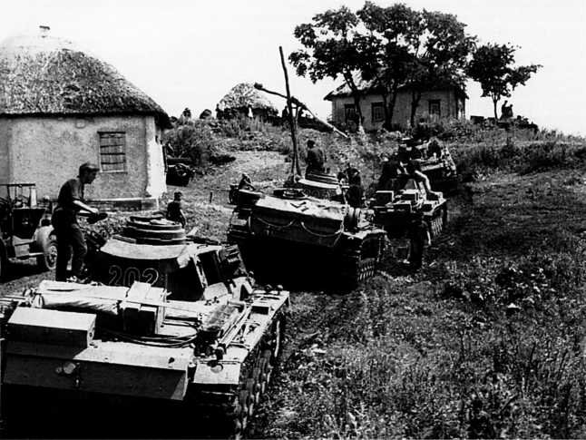 Немецкие танки ведут наступление. Лето 1942 г