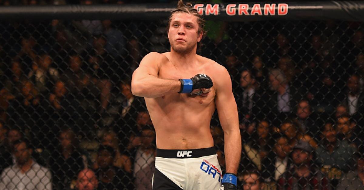 "Я не считаю, что наш бой будет вторым по значимости, они оба на уровне, только мы с Максом устроим шоу, которое Вам и не снилось, мы оба бойцы, не позеры, работаем руками, а не языком. Список соперников у нас практически один и тот же, за исключением Конора и Фрэнки Эдгара. Не знаю, смогу ли я победить в этом поединке, но одно могу сказать с уверенностью, у Вас будут два молодых, жаждущих победы бойца, один хочет - забрать пояс, другой - защитить!"