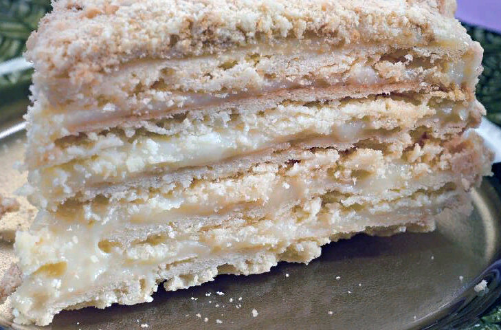 Кусочек торта «Наполеон».