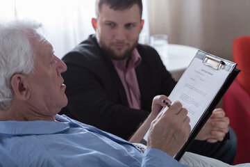 Во-первых, принять такое решение необходимо до того момента, когда нужно будет оформлять документы на наследство.
