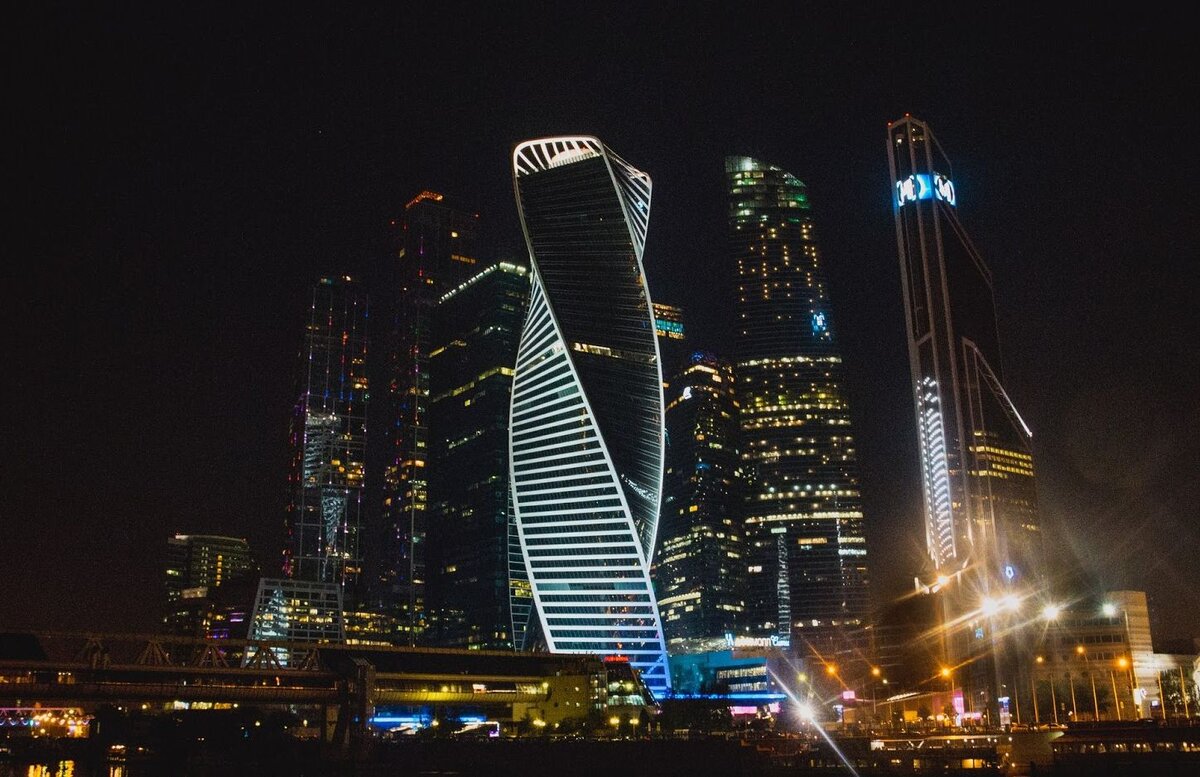 Башня Эволюция Москва Сити ночью