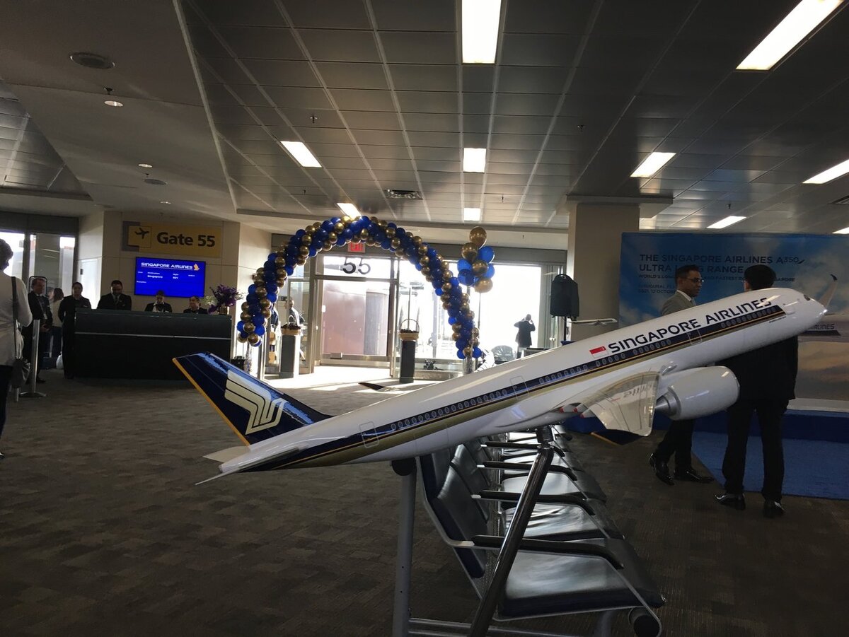Посадка на рейс SQ21 проходила в терминале B Ньюаркского аэропорта.