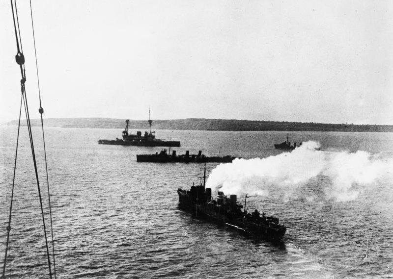 Соединение британских крейсеров в Дарданеллах. 1915 год.