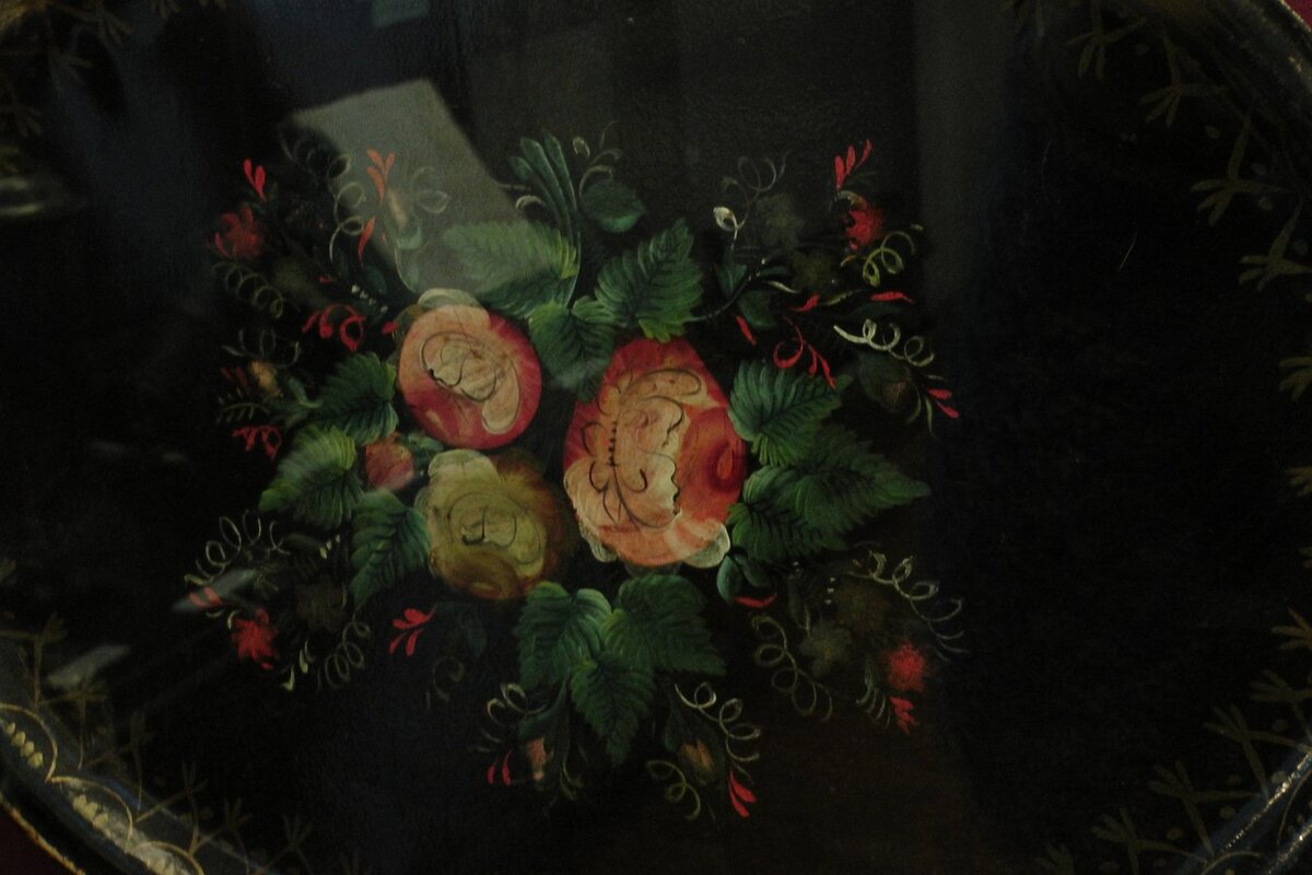 Тагильский поднос, конец 19 - начало 20 вв.  Пермский краеведческий музей. Фотография из личного архива.