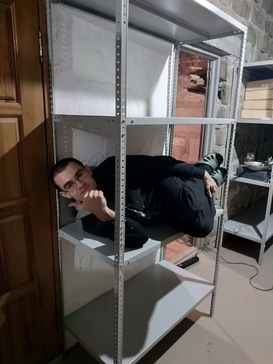 Классный стеллаж из Леруа всего за 2404 рубля.