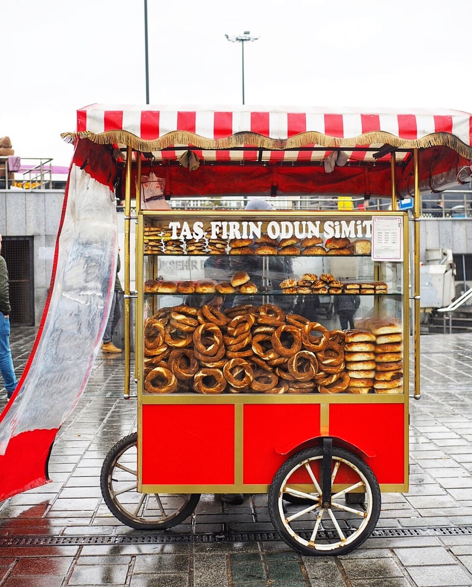 Лавка уличного продавца СИМИТов 