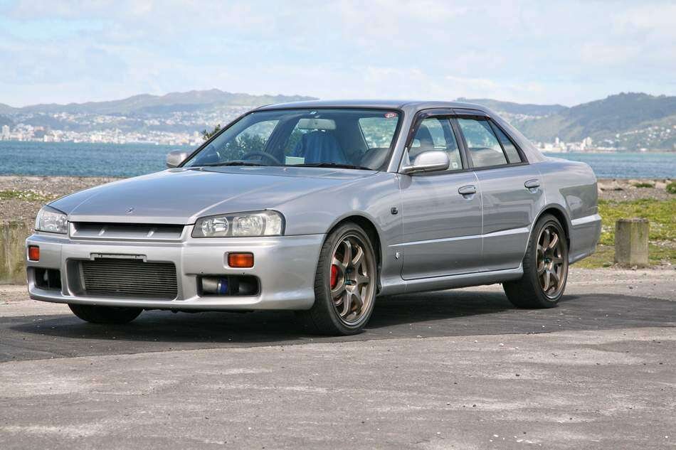 Nissan Skyline 34 седан
