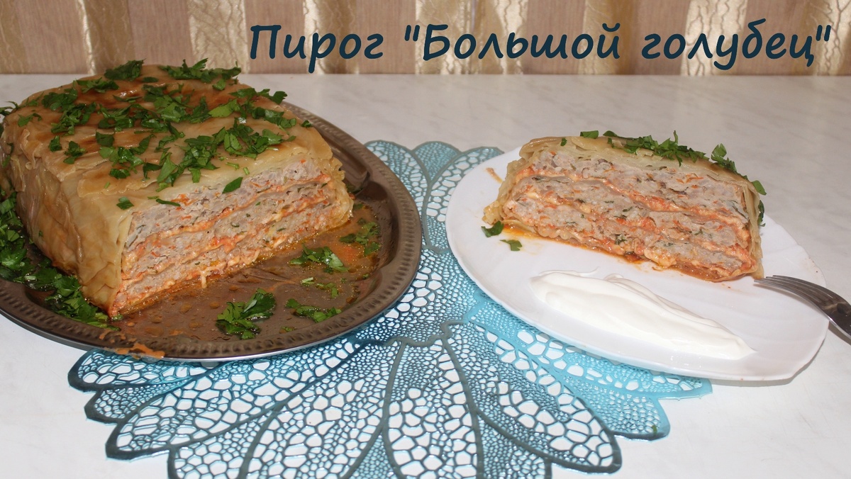 Я очень люблю голубцы, но они отнимают много времени. На канале у Наташи Пархоменко увидела замечетельный пирог из капусты с фаршем. Решила приготовить. Получается очень красиво и вкусно, и при этом экономит время. Попробуйте приготовить, я думаю что вам тоже понравится.